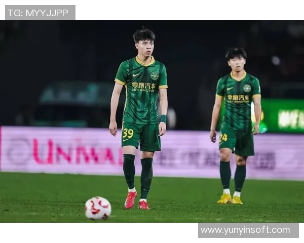 足球明星眼中的中国军人精神与责任感的深刻解读